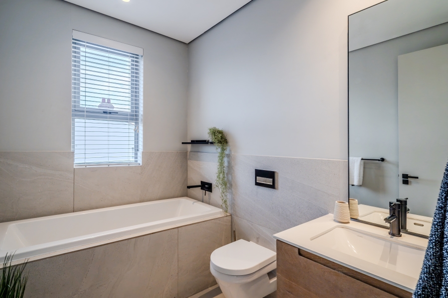 2 Bedroom Property for Sale in Green Point Western Cape